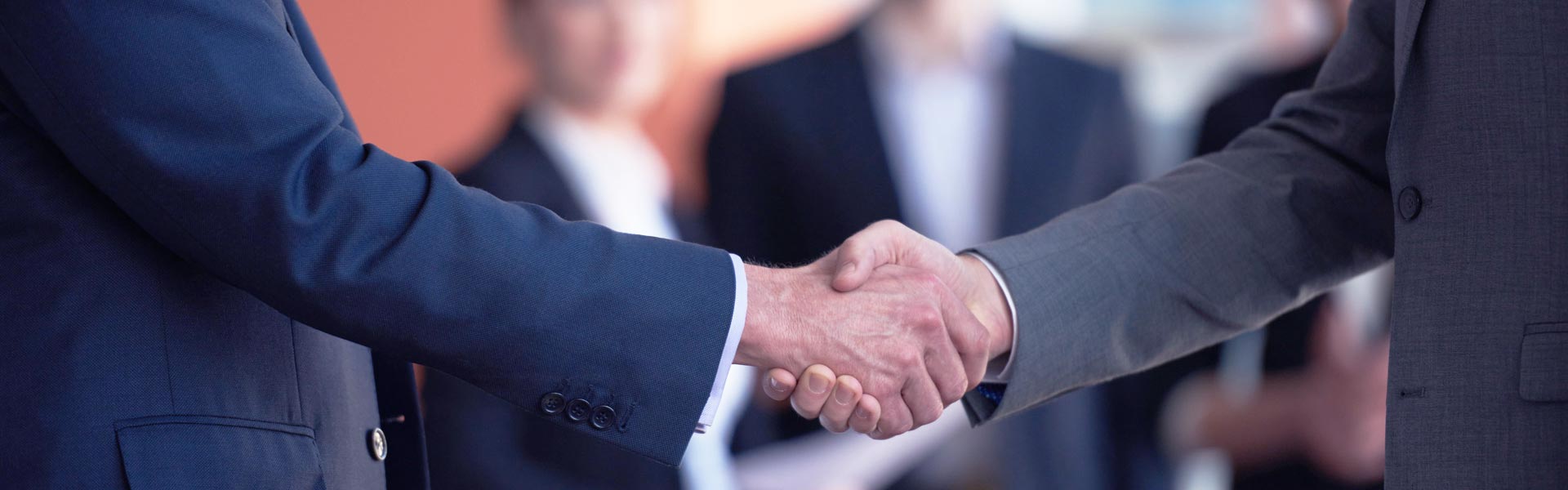 Зв'яжіться з нами